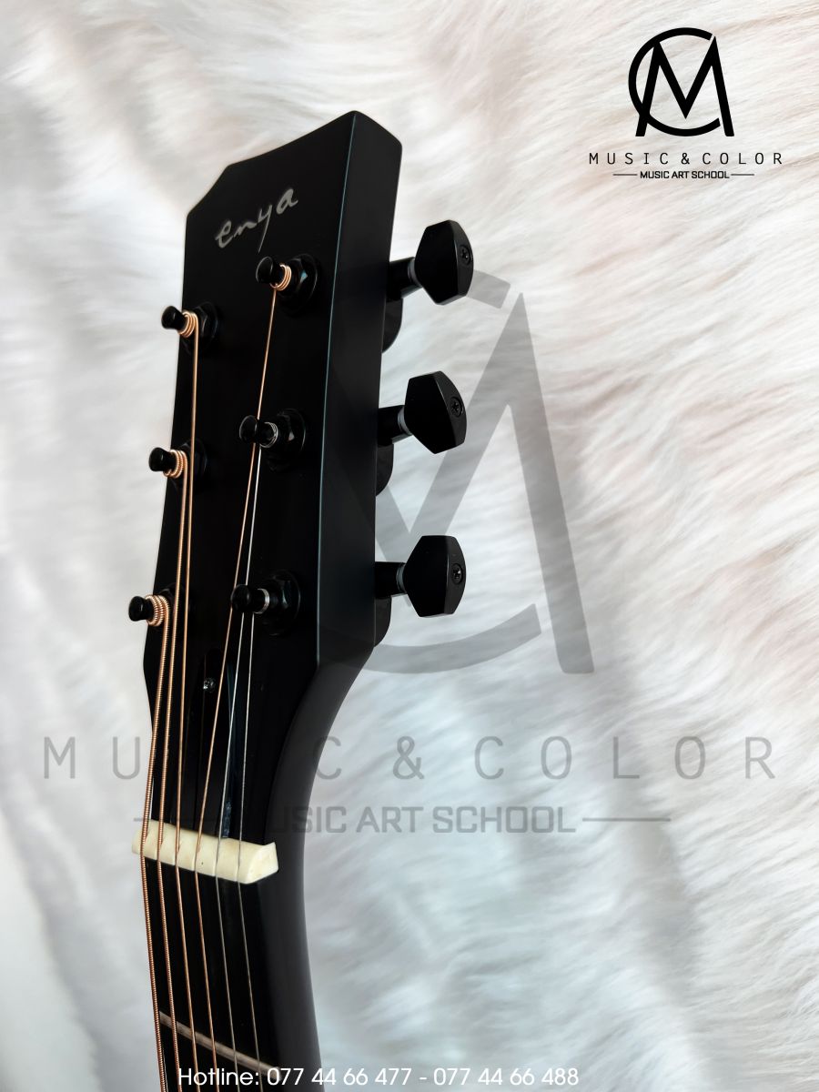 Guitar Enya Nova G